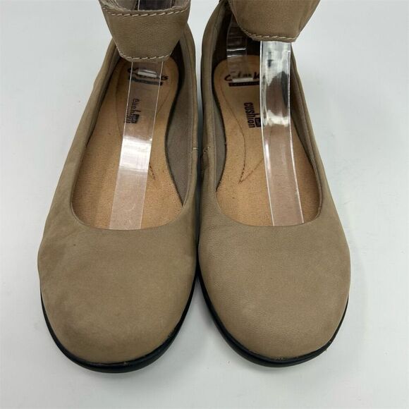 Clarks Women's Beige Leather Ankle Strap Flats Size 6.5W Casual Shoes Round Toe - Picture 5 of 11